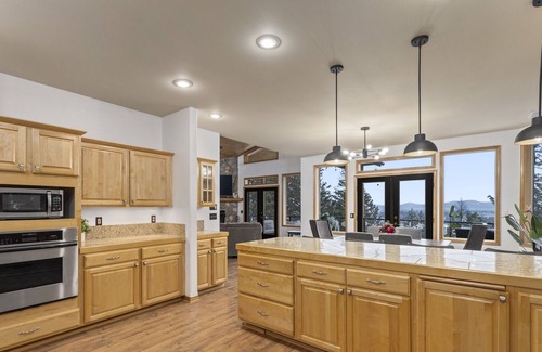 Sandpoint House | Luxury awaits at the Schweitzer Dream Home, few minutes from Sandpoint & Resort