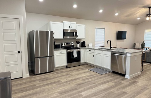 Lubbock House | Luxury Awaits! Brand New Home- 3 Bedroom King Suite