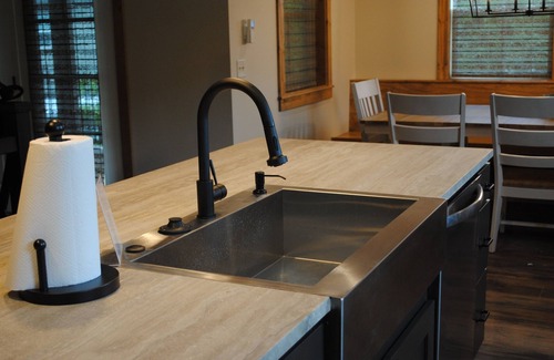 Kimberling City Cabin | Luxury Awaits: Bunk Room Extravaganza and 5-Person Hot Tub on a Sprawling Deck