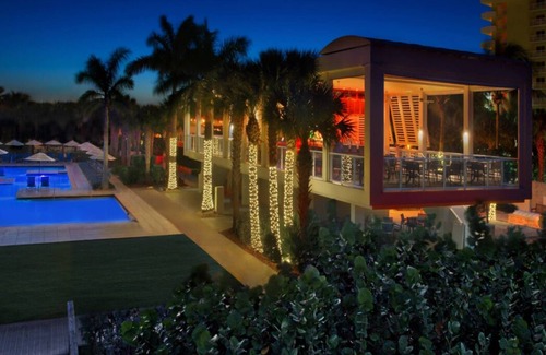 Marco Island Villa | Luxury awaits - relaxed beachfront villas - 2 restaurants, a BBQ area & 3 pools.