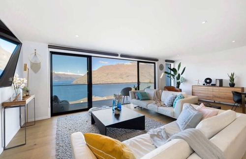 Fernhill House | Luxury Away - Twin Heights-AC-Free Parking-BBQ