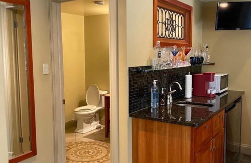 Portuguese Cove House | Luxury Bachelor by Halifax Waterfront -Hot Tub