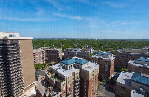 Ballston Apartment | Luxury Ballston Retreat w King Suite