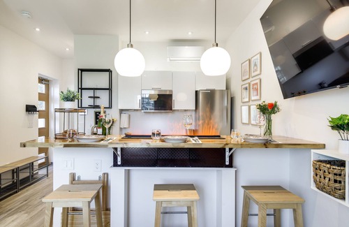 Jefferson City Apartment | Luxury Barndo 2AN Europe Style Farm Stay Highland Cows, Chickens, Ducks