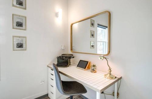 Jefferson City Apartment | Luxury Barndo 2B Europe Style Farm Stay Fresh Eggs