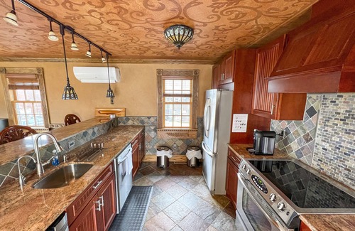 Bayfield Apartment | Luxury Bayfield Apartment with Deck, View of Lake Superior & California King Bed