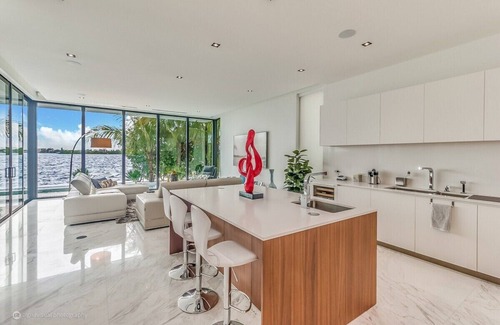 North Bay Village Villa | Luxury Bayfront Villa with Heated Pool & Hot tub