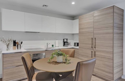 Hollywood Apartment | Luxury Beach Condo with Rooftop Pool