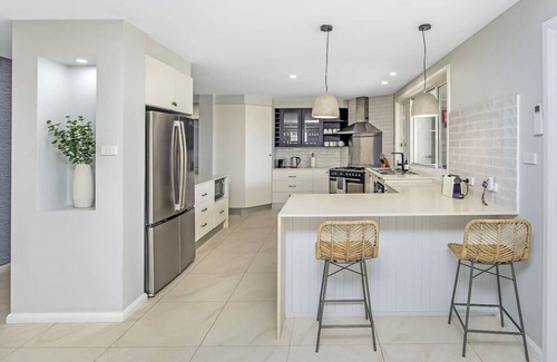Long Jetty House | Luxury Beach Home ~ Heated Pool ~ Hot Spa ~ Fire Pitt ~ Golf