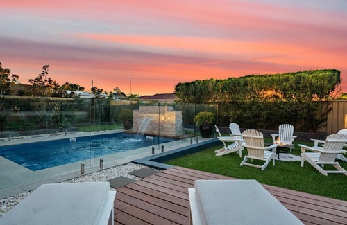 Long Jetty House | Luxury Beach Home ~ Heated Pool ~ Hot Spa ~ Fire Pitt ~ Golf
