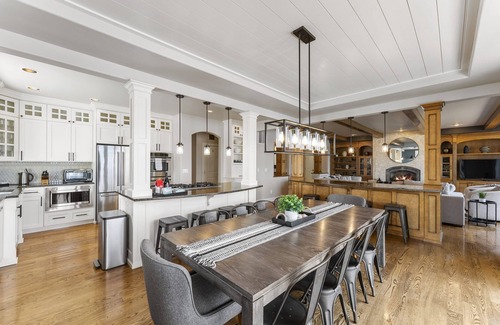 Erlands Point-Kitsap Lake House | Luxury Beach House & Apartment, Hot Tub, Kayaks, Fire Pits, Game Room