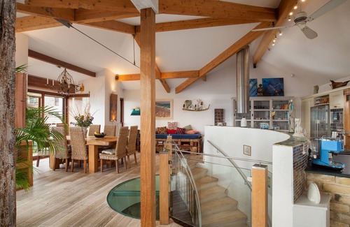 Looe House | Luxury Beach House Rental with Hot Tub, 30 meters to Beach