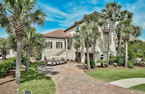 Fort Walton Beach - Destin House | Luxury Beach House, Walk to Beach & Resort Pool, Pool Table,Gulf Views!