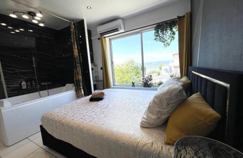 Frontignan Apartment | Luxury Beach Room