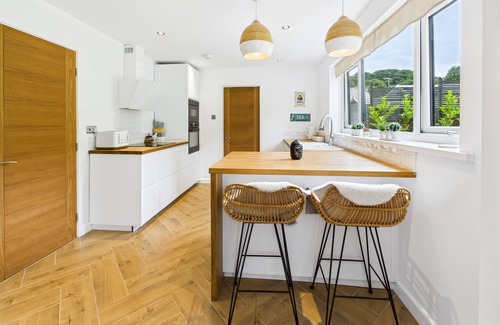 Burry Port Cottage | LUXURY BEACH STAY WITH HOT TUB, pet friendly in Burry Port