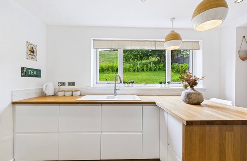 Burry Port Cottage | LUXURY BEACH STAY WITH HOT TUB, pet friendly in Burry Port