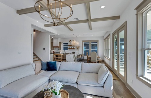 Crystal Beach House | Luxury Beach House~Golf Cart~Putt golf~Game Room