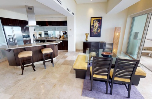 Emiliano Zapata Condo | Luxury Beachfront Condo! 3BD Condo for rent in Los Muertos Beach, Puerto vallart