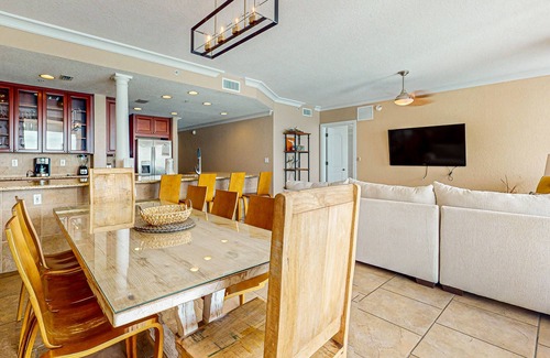Pensacola Beach Condo | Luxury beachfront condo with amazing view & shared pool, hot tub, gym