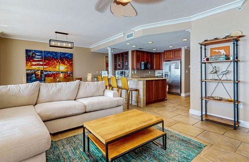 Pensacola Beach Condo | Luxury beachfront condo with amazing view & shared pool, hot tub, gym