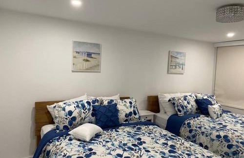 Mid Beach House | Luxury Beachfront 3 Bedroom Miami Beach Condo,