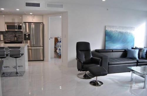 Mid Beach House | Luxury Beachfront 3 Bedroom Miami Beach Condo,
