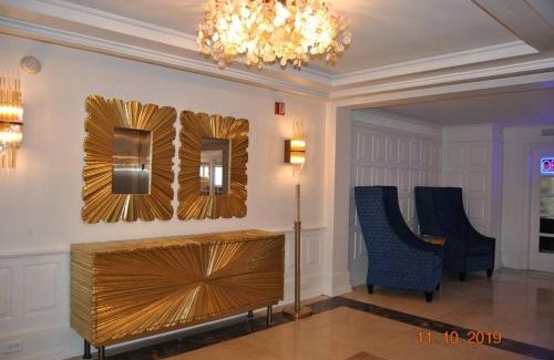 Mid Beach House | Luxury Beachfront 3 Bedroom Miami Beach Condo,