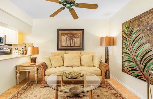 Park Shore Apartment | Luxury Beachfront Apartment at Naples Cay