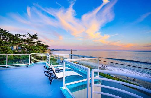 El Granada House | Luxury Beachfront Penthouse Walk to the Beach Restaurants Entertainment