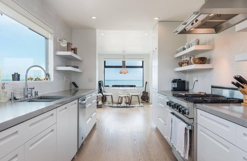 Pierpont Bay House | Luxury Beachfront - Pool, Gym & Sunset Deck