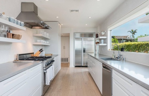 Pierpont Bay House | Luxury Beachfront - Pool, Gym & Sunset Deck