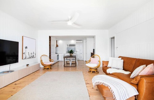 Henley Beach Apartment | Luxury Beachfront Retreat on Henley Beach Esplanade
