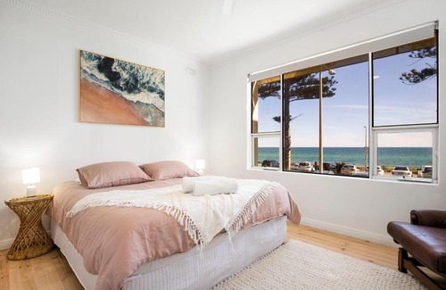 Henley Beach Apartment | Luxury Beachfront Retreat on Henley Beach Esplanade