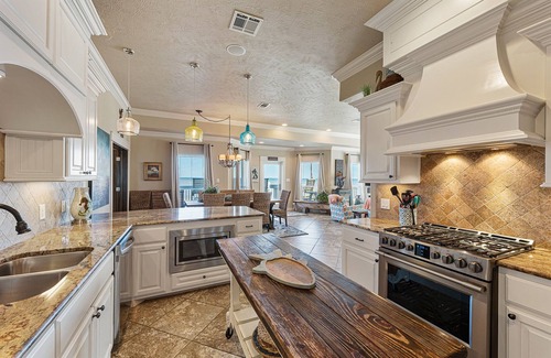 Port Bolivar House | Luxury Beachfront~Ground level Palapas Bar~ Hot Tub ~ private walk over bridge