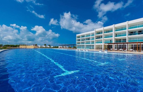 Tubara Villa | Luxury Beachfront Villa with Jacuzzi near Cartagena