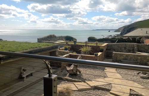 Portwrinkle Cottage | Luxury Beachside Cottage - Unspoilt Cornish Village - Child/Dog Friendly