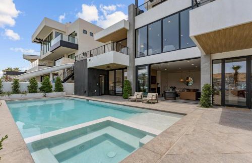 St. George House | Luxury Beachside home