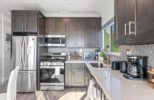 El Porto Apartment | Luxury Beachside Gem Walk to Beach Ocean Views
