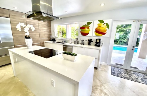 Hollywood Lakes House | Luxury Beachwalk Villa