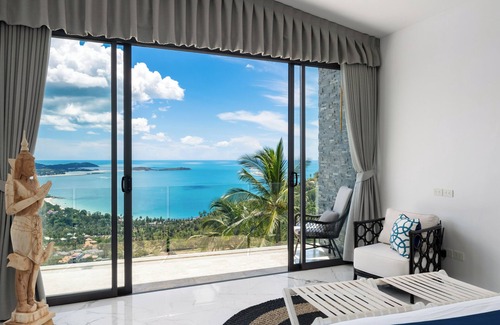 Bophut Villa | Luxury Blue Coco Sea View Villa - 4x4 SUV included