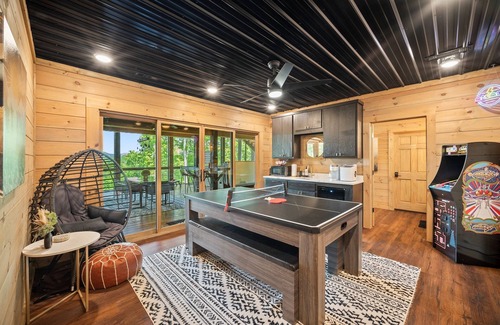 Epworth Cabin | Luxury Blue Ridge Retreat | Boujee Lodge | HotTub, FirePit, GameRoom, Epic Views