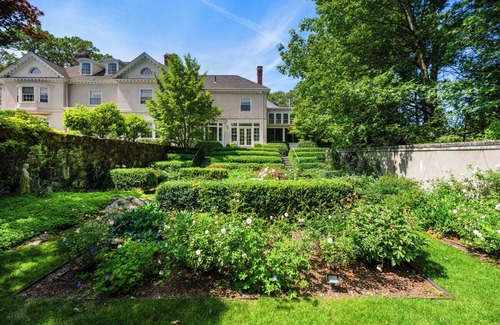 Dedham House | Luxury Boston Estate w/Heated Pool (Sleeps 18)