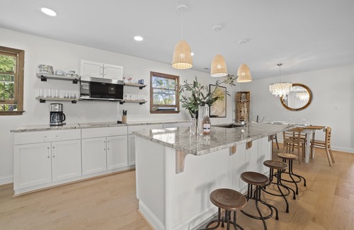 Oriental Apartment | Luxury Boutique Style Rentals located in the Village of Oriental.