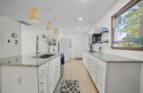 Oriental Apartment | Luxury Boutique Style Rentals located in the Village of Oriental.