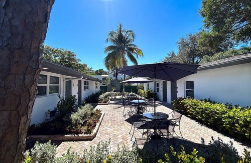 Poinciana Park Hotel | Luxury Boutique Hotel in Fort Lauderdale