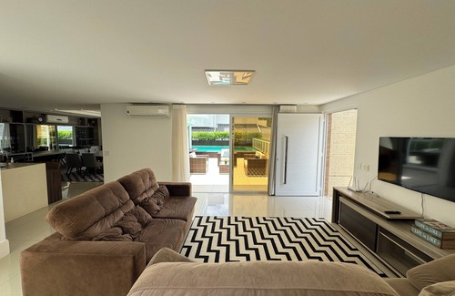 Itacorubi House | Luxury home with pool - gated community