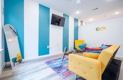 Dallas Apartment | Luxury Brand New 1BR near Dallas Love Field, Free Parking, Wifi and Workspace.