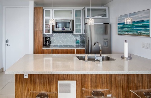 Townsite Condo | Luxury Breakwater Beach Pad D110