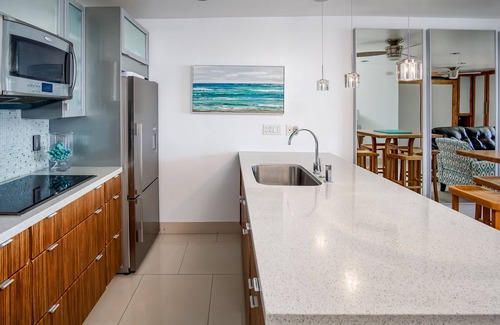Townsite Condo | Luxury Breakwater Beach Pad D110