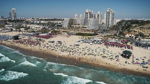 Rishon LeTsiyon Apartment | Luxury Breathtaking Seafront Penthouse Duplex